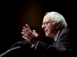 El anuncio es una clara concesión hacia Sanders, reñido rival de Clinton en las internas demócratas. AP / ARCHIVO