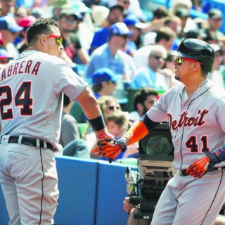 Martínez detiene a los Azulejos