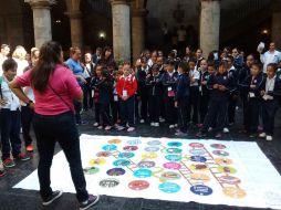 Los pequeños participarán en juegos tradicionales y recibirán como premio pelotas y loterías tapatías. TWITTER / @AlmadezMartin