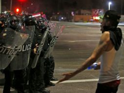 Exhorta a las fuerzas policiales a que atiendan con seriedad las quejas de los agentes que han agredido a las minorías. AP / R.D. Franklin