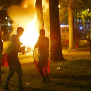 Detienen a 50 tras disturbios cerca de la Torre Eiffel