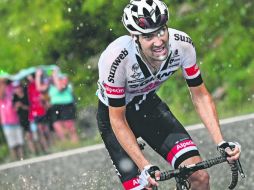 Tom Dumoulin consiguió ayer su primer triunfo en el Tour de Francia y encadenó una tercera gran vuelta con victoria parcial. AFP /