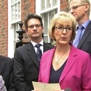 Andrea Leadsom deja la contienda para suplir a David Cameron