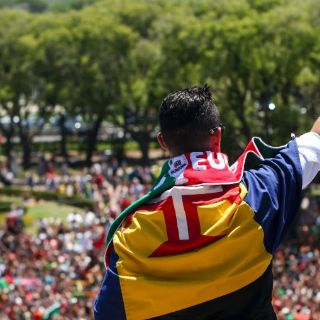 Ronaldo levanta trofeo desde el palacio de Lisboa