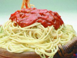 Los carbohidratos ayudan a bajar de peso si se utilizan de forma adecuada, pues queman calorías y ofrecen energía. AP / ARCHIVO