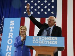 Sanders dice que hará todo lo posible porque ella sea la próxima presidenta de los Estados Unidos. AP / A. Harnik