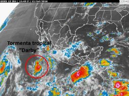 ''Darby'' se desplaza hacia el oeste a 17 kilómetros por hora, por lo que el SMN pide a la población extremar precauciones. ESPECIAL / smn.conagua.gob.mx