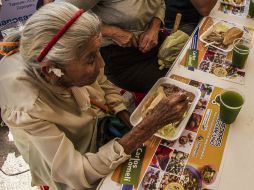 La alimentación en el adulto mayor debe de tener un contenido calórico suficiente. EL INFORMADOR / ARCHIVO