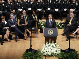 Obama reconoció que los estadounidenses están perturbados por otro tiroteo en sus calles y buscan respuestas a la violencia. AP / E. Gay