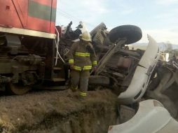 El tren carguero arrastró el autobús unos 500 metros. NTX / ARCHIVO