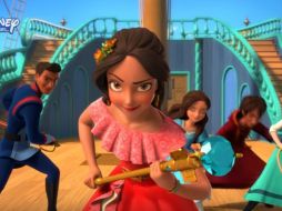 Elena es una adolescente segura y compasiva en un reino de cuento de hadas inspirado por las diversas culturas latinas y el folclor. YOUTUBE /   DisneyChannelUK