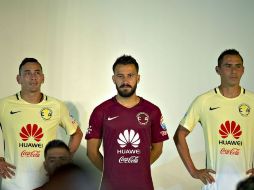 La playera de visitante luce en tinto, con las mismas características, con un escudo retro del lado izquierdo en el pecho. MEXSPORT / J. Ramírez