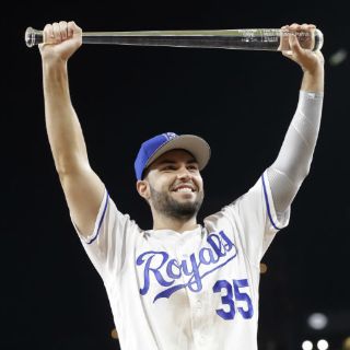 Eric Hosmer recibe el Premio Jugador Más Valioso del Juego de las Estrellas