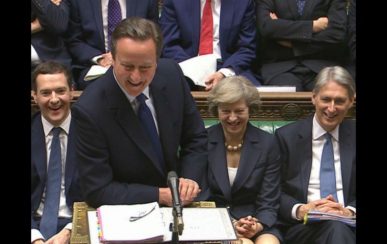 Cameron felicita a May por haber ganado el liderazgo conservador y concluye diciendo: ''una vez yo también fui el futuro''. AP / Parlamentiary Recording Unit