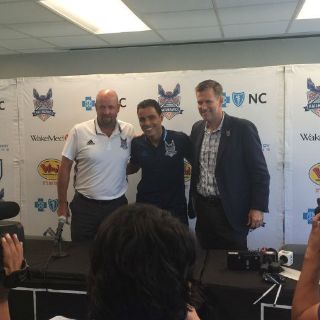 Carolina presenta a Omar Bravo como su refuerzo