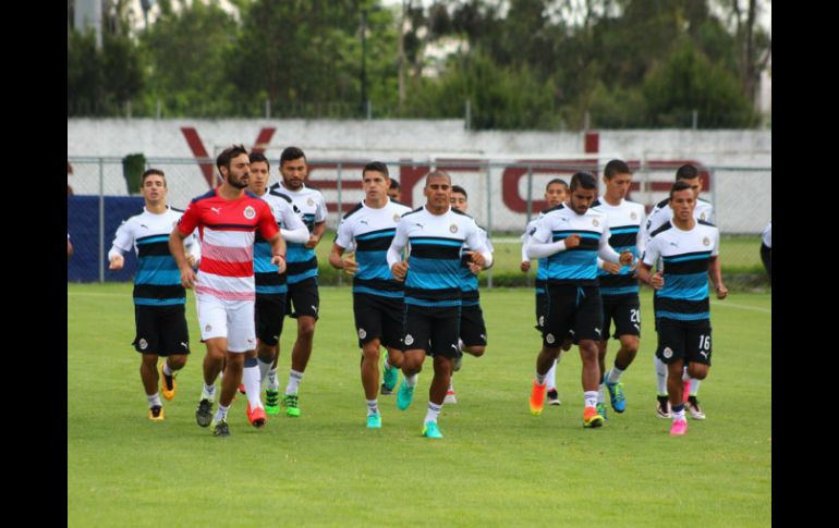 Jugadores de Chivas se preparan para el comienzo del Apertura 2016. TWITTER / @Chivas