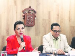 Anuncio. Adriana Ruiz durante la presentación del premio. ESPECIAL /