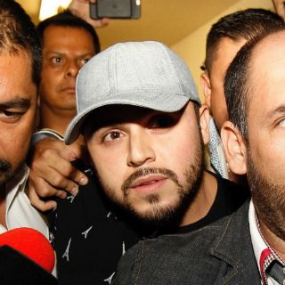 Gerardo Ortiz analiza con abogados su situación