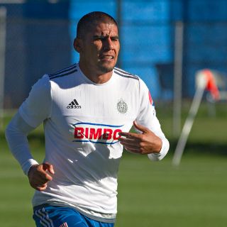 Carlos Salcido aceptaría ser capitán en Chivas