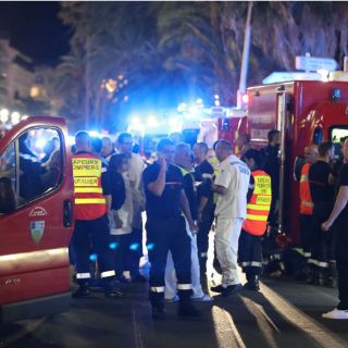 Hollande extiende estado de emergencia por tres meses