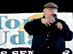 Para los seguidores de sus libros, el escritor podría aparecer con un nuevo tomo bajo el brazo en la FIL. AP / ARCHIVO