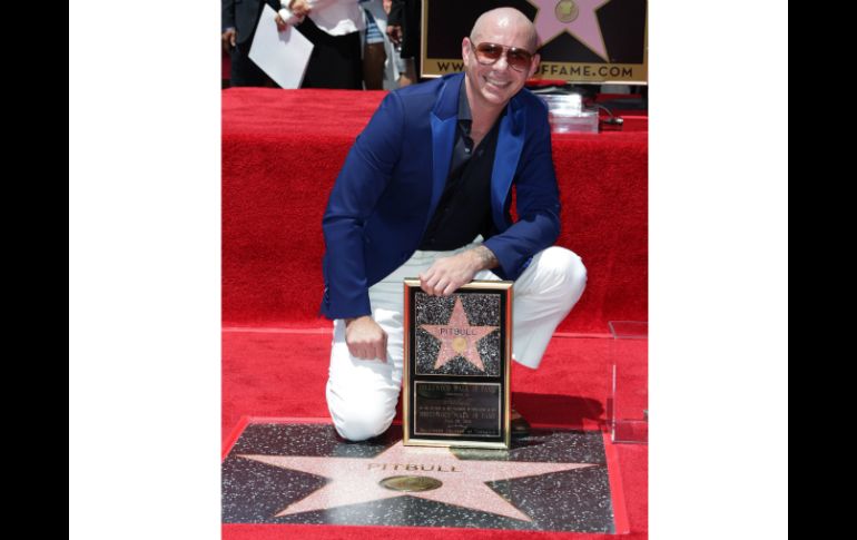 La estrella de Pitbull se encuentra a un costado de la Plaza de Celia Cruz, su artista favorito. AFP / V. Macon