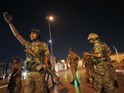 El Ejército turco impuso toque de queda en la nación. AP / E. Gurel