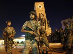 Medios turcos confirman que un cazabombardero F-16 derribó un helicóptero de los rebeldes. EFE / S. Suna