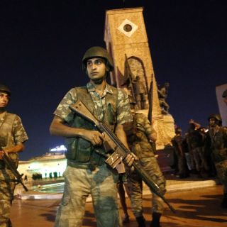 Al menos 17 policías muertos tras golpe de Estado en Turquía