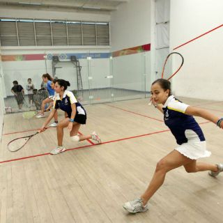 Dominio azul y oro en la disciplina de squash