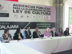 Myriam Vachez, al microfono, habló sobre la importancia de las industrias creativas. ESPECIAL / Secretaría de Cultura Jalisco