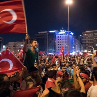 La Unión Europea condena intento golpista en Turquía