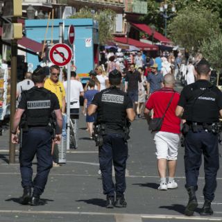 Francia intensifica medidas de seguridad tras ataque en Niza