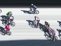 “Misil de Man”. El británico Mark Cavendish (arriba y a la izquierda) consiguió ayer su cuarta victoria en este Tour de Francia. EFE /
