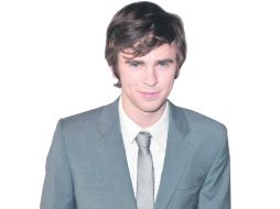 Para esta entrega Highmore debutará como guionista en el octavo episodio, titulado Infiel. AFP /