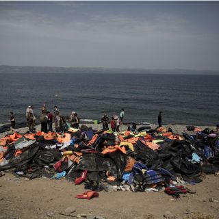 Isla de Lesbos, la prisión azul para miles de refugiados