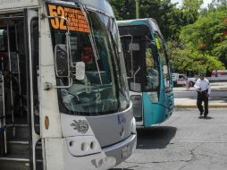 Muchos autobuses tienen refrendos vencidos o carecen de verificaciones ambientales. EL INFORMADOR / ARCHIVO