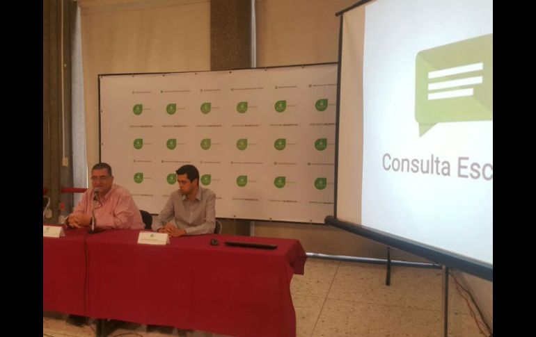 Durante la presentación, Francisco Ayón aplaude la decisión de Aurelio Nuño sobre revisar la evaluación docente. TWITTER / @SecEducacionJal