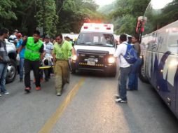 Al sitio del accidente acudió personal de la Cruz Roja y Protección Civil. SUN / ESPECIAL