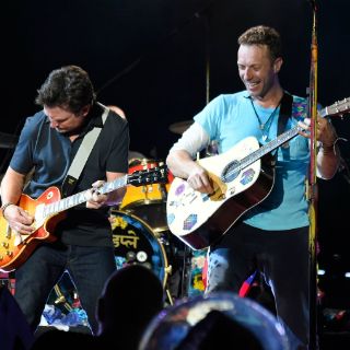 'Marty McFly' toca 'Johnny B. Goode' con Coldplay