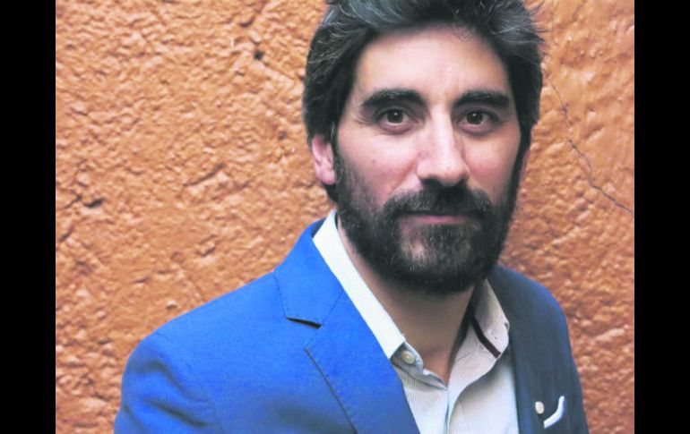 Sobre sus hábitos, Manel compartió que tiene una manera de escribir disciplinada. EFE /