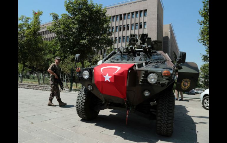 Tras el intento fallido de golpe de Estado, varios militares implicados fueron arrestados. AP / B.Ozbilici