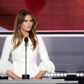 Equipo de Trump minimiza críticas por discurso de su esposa