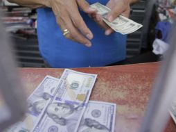 El tipo de cambio para solventar obligaciones denominadas en moneda extranjera es de 18.5719 pesos. EL INFORMADOR / ARCHIVO