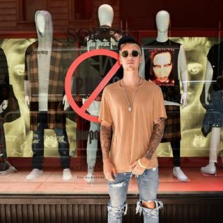 Justin Bieber lanza playera con el rostro de Marilyn Manson