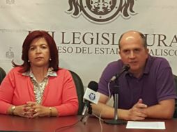 El diputado Augusto Valencia López (d) presentó la iniciativa. TWITTER / @LegislativoJal