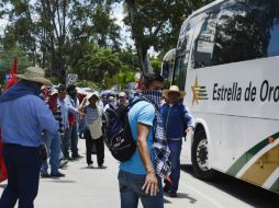 Maestros en Guerrero bloquearon por casi cuatro horas ambos sentidos de la costera Miguel Alemán en Acapulco. SUN / D. Téllez
