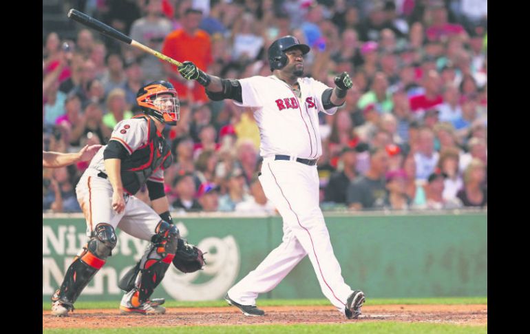 Se vuela la barda. David Ortiz conecta la bola en el cuarto inning para conseguir cuadrangular productor de tres carreras. AFP / M. Meyer
