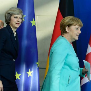 Reino Unido no pedirá salir de UE antes de fin de año: May