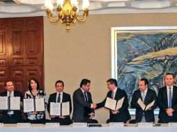 Este miércoles se llevó a cabo la firma de convenio de coordinación entre el Cofemer y siete municipios. TWITTER / @AristotelesSD